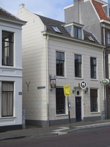 908796 Gezicht op het winkelhoekpand Lange Nieuwstraat 47 te Utrecht, met links de Dorstige Hartsteeg.N.B. bouwjaar: ...